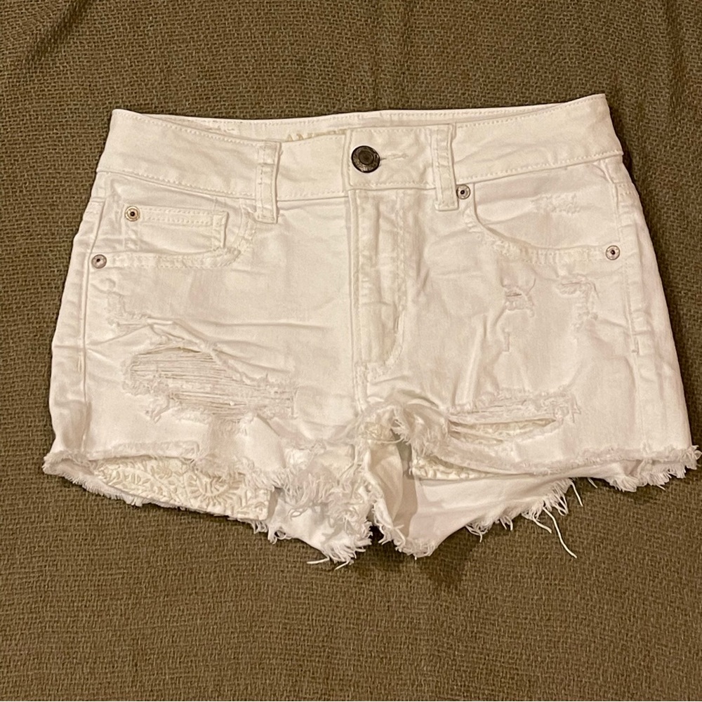 American Eagle: White denim hi-rise shortie